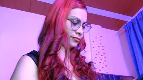 Snapshot of tiiny_emiily chatting on June 13, 3:26 am TIINY Special show when it reaches 10000 flowers online show from June 13, 3:26 am