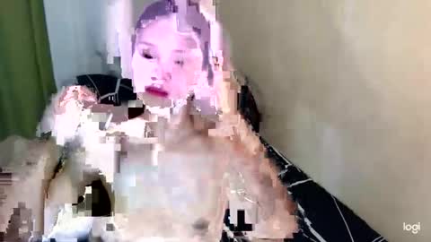 Snapshot of tikolinajeboy chatting on April 27, 10:24 am ANNETS online show from April 27, 10:24 am