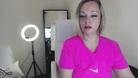 Tilly online show from February 4, 2:32 pm