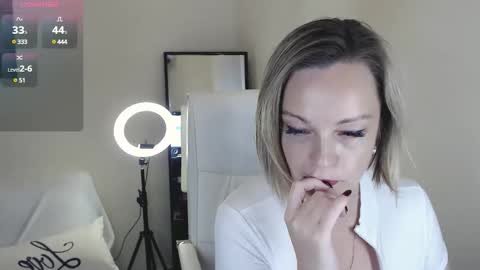 Tilly online show from February 4, 9:10 pm