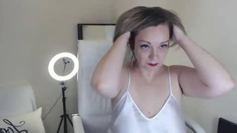 Tilly online show from February 22, 2:08 pm