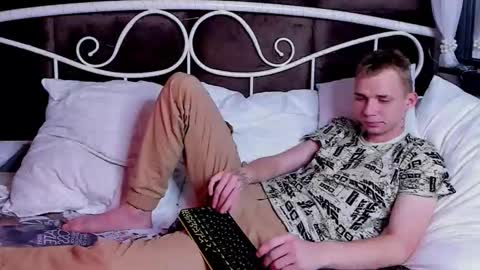 Snapshot of tim_blackk chatting on September 10, 9:26 pm Tim online show from September 10, 9:26 pm