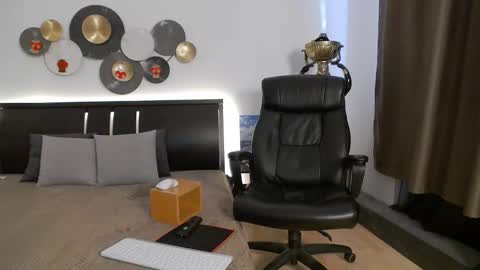 Snapshot of tim_mart chatting on February 23, 7:44 am ask me online show from February 23, 7:44 am