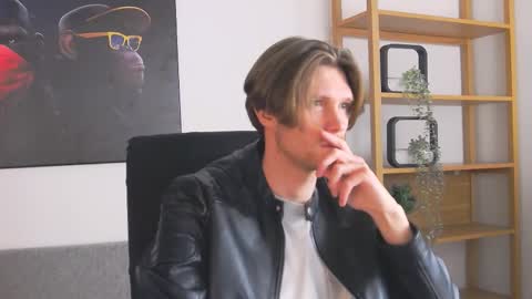 Snapshot of tim_mart chatting on November 26, 7:15 pm ask me online show from November 26, 7:15 pm