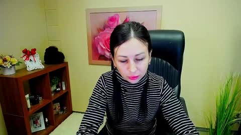 Snapshot of timeparadice chatting on December 6, 8:05 am Luisa online show from December 6, 8:05 am