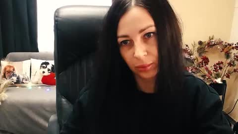 Snapshot of timeparadice chatting on October 7, 8:11 am Luisa online show from October 7, 8:11 am