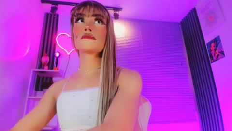 Snapshot of timmy_boyy chatting on February 26, 2:43 am Hallie And Annie online show from February 26, 2:43 am