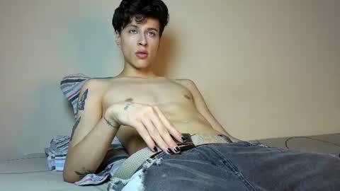timmy  independent model  help me reach 50 thumbs up pls online show from August 5, 7:44 am
