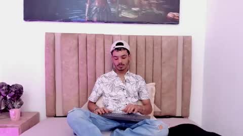 Snapshot of timothe_evans chatting on December 19, 4:08 am Evans online show from December 19, 4:08 am