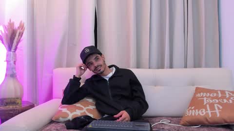 Snapshot of timothe_evans chatting on February 1, 4:11 am Evans online show from February 1, 4:11 am