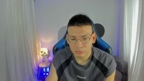 Snapshot of timothy_jones1 chatting on December 1, 5:13 pm timi jones online show from December 1, 5:13 pm