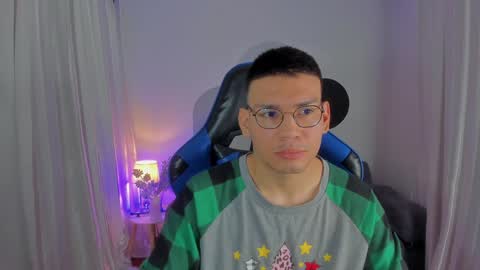 Snapshot of timothy_jones1 chatting on December 2, 10:50 am timi jones online show from December 2, 10:50 am