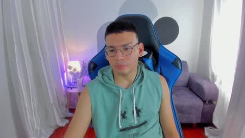 Snapshot of timothy_jones1 chatting on December 2, 2:41 pm timi jones online show from December 2, 2:41 pm