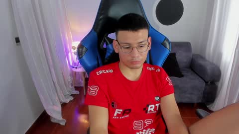 Snapshot of timothy_jones1 chatting on December 3, 5:01 pm timi jones online show from December 3, 5:01 pm