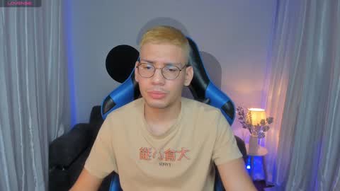 Snapshot of timothy_jones1 chatting on December 11, 10:47 am timi jones online show from December 11, 10:47 am