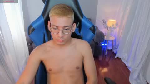 Snapshot of timothy_jones1 chatting on December 12, 3:16 pm timi jones online show from December 12, 3:16 pm