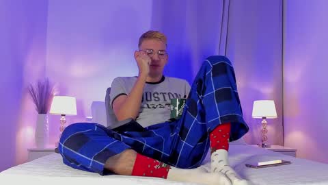 Snapshot of timothy_jones1 chatting on December 19, 10:56 am timi jones online show from December 19, 10:56 am