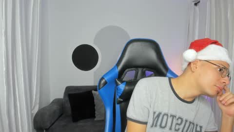 Snapshot of timothy_jones1 chatting on December 24, 10:44 am timi jones online show from December 24, 10:44 am