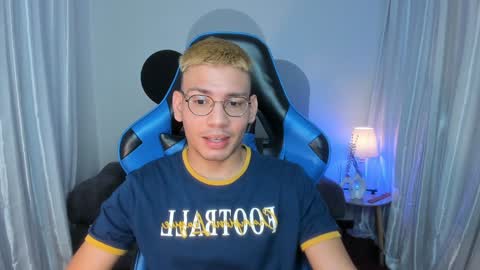 Snapshot of timothy_jones1 chatting on December 27, 11:17 am timi jones online show from December 27, 11:17 am