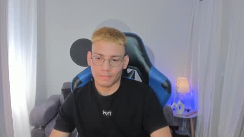 Snapshot of timothy_jones1 chatting on December 27, 3:15 pm timi jones online show from December 27, 3:15 pm