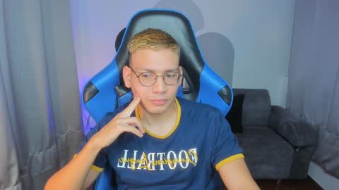 Snapshot of timothy_jones1 chatting on December 30, 9:50 pm timi jones online show from December 30, 9:50 pm