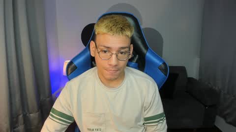 Snapshot of timothy_jones1 chatting on January 7, 10:54 am timi jones online show from January 7, 10:54 am