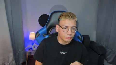 Snapshot of timothy_jones1 chatting on January 8, 11:54 am timi jones online show from January 8, 11:54 am