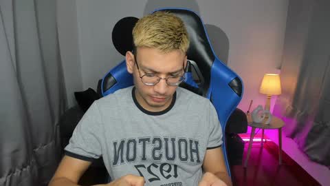 Snapshot of timothy_jones1 chatting on January 11, 10:51 am timi jones online show from January 11, 10:51 am