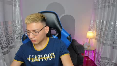 Snapshot of timothy_jones1 chatting on January 14, 1:04 am timi jones online show from January 14, 1:04 am