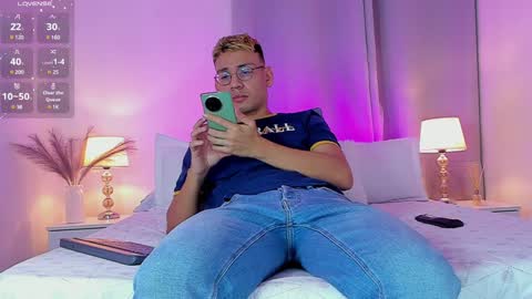 Snapshot of timothy_jones1 chatting on January 14, 8:20 am timi jones online show from January 14, 8:20 am