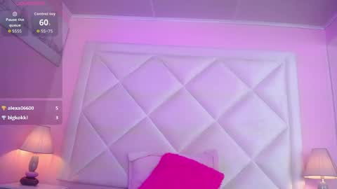 Snapshot of tina_monroee chatting on June 5, 6:52 am Tinaa online show from June 5, 6:52 am