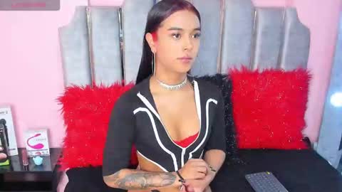 Snapshot of tina_noa chatting on February 12, 2:10 pm Tina noa online show from February 12, 2:10 pm