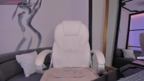 Tina  online show from February 11, 7:05 pm