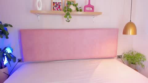 Snapshot of tinacurly chatting on November 4, 11:31 am Tina online show from November 4, 11:31 am