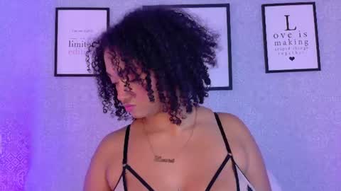 Snapshot of tinacurly chatting on August 6, 10:33 pm Tina online show from August 6, 10:33 pm