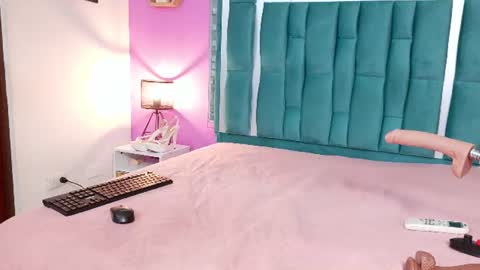 Snapshot of tinajones20 chatting on June 10, 9:57 pm Tina online show from June 10, 9:57 pm