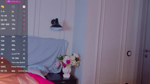Snapshot of tinasiner chatting on December 10, 2:50 pm tinasiner online show from December 10, 2:50 pm