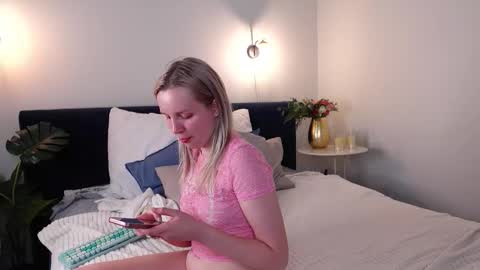 Snapshot of tinasiner chatting on October 7, 3:42 pm tinasiner online show from October 7, 3:42 pm