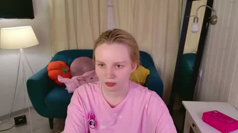 Snapshot of tinasiner chatting on June 11, 1:53 pm tinasiner online show from June 11, 1:53 pm