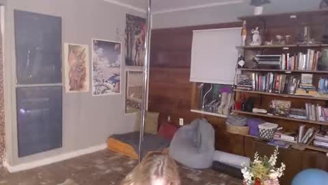 Snapshot of tinkerbellmel44 chatting on October 29, 2:47 am tinkerbellmel44 online show from October 29, 2:47 am