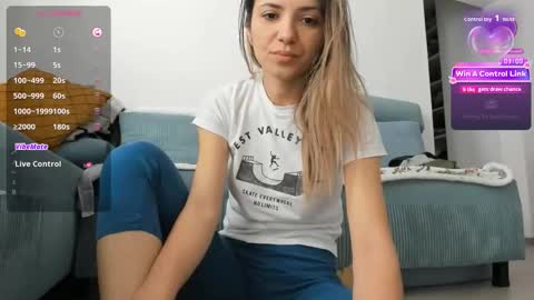 Snapshot of tinna21 chatting on March 16, 10:30 am tinna21 online show from March 16, 10:30 am