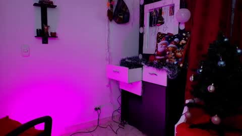 I AM BELLA  ----------- follow my  IG  TINNS 69 online show from December 7, 11:23 pm