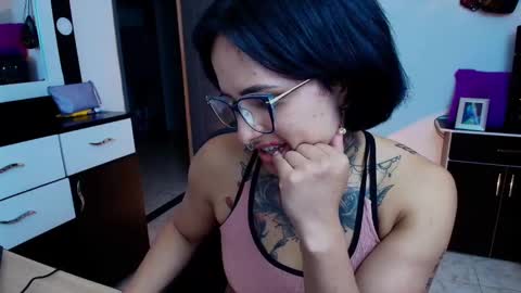 I AM BELLA  ----------- follow my  IG  TINNS 69 online show from January 14, 5:40 am