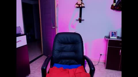 I AM BELLA  ----------- follow my  IG  TINNS 69 online show from January 23, 2:44 am