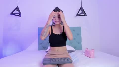 Snapshot of tinny_and_candy chatting on December 4, 2:15 pm TINNY AND CANDY online show from December 4, 2:15 pm