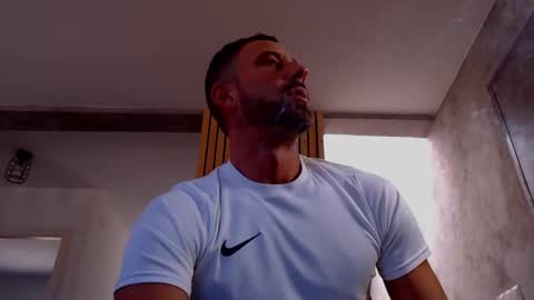 Snapshot of tinoclandestino chatting on February 1, 10:37 am tinoclandestino online show from February 1, 10:37 am