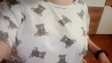 tiny_alkaid online show from April 16, 2:40 pm