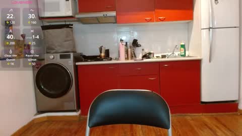 Tiny Caroline online show from February 25, 9:35 pm