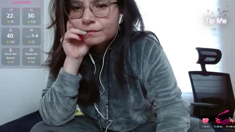 Tiny Caroline online show from December 17, 9:54 pm