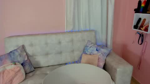 tiny_cora online show from February 5, 4:36 pm